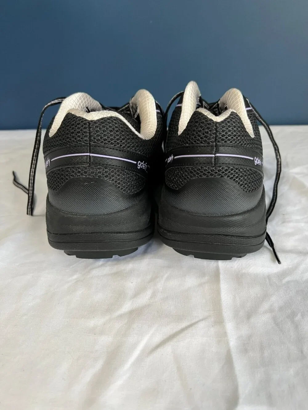 Gravity Defyer Women’s Shoe Black With Lilac Trim Size 9.5